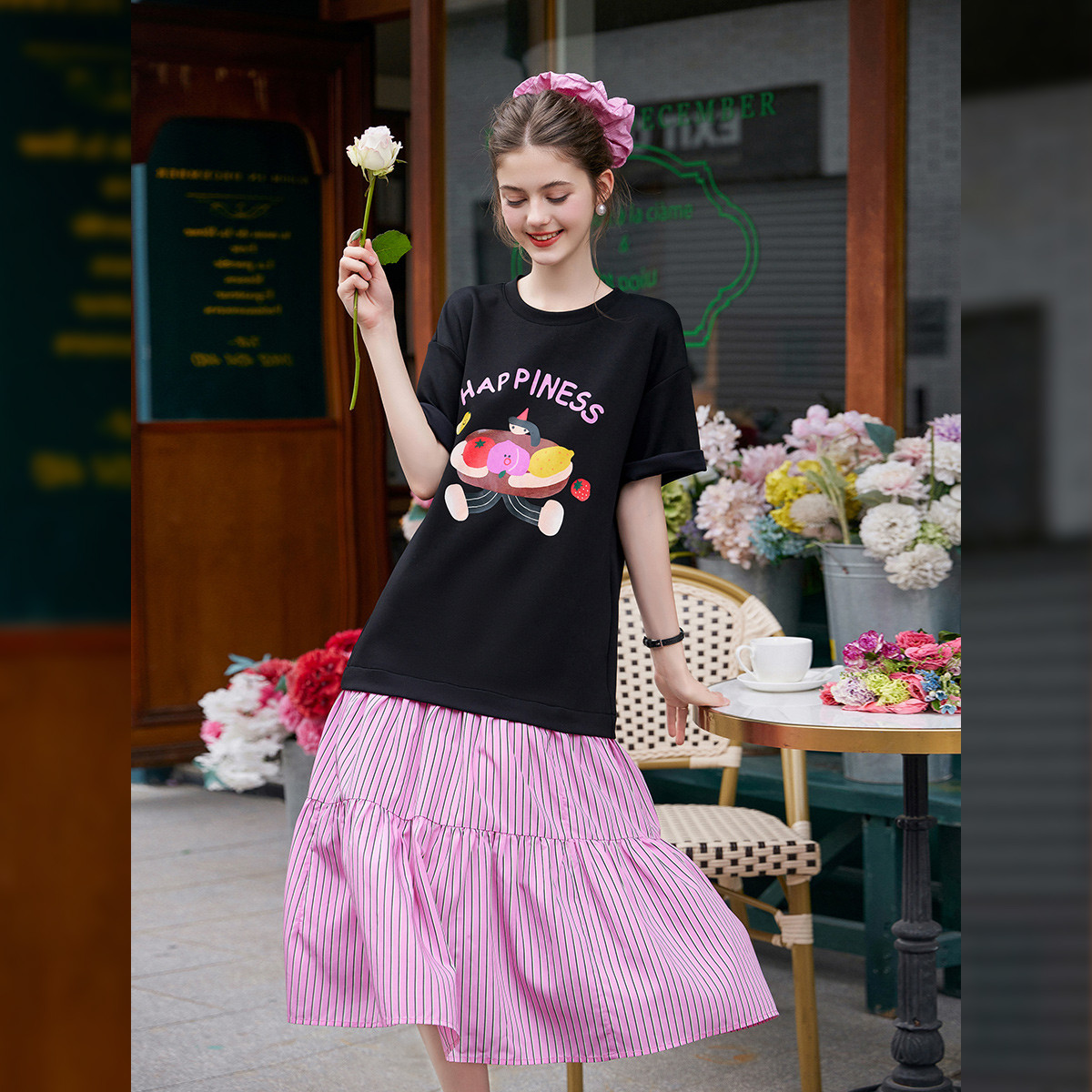 白鹿语甜酷风卡通印花拼接连衣裙女26夏新款条纹假两件设计感长裙