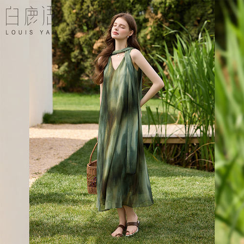 白鹿语森系轻薄飘逸连衣裙女26夏新款宽松垂坠感V领晕染印花长裙