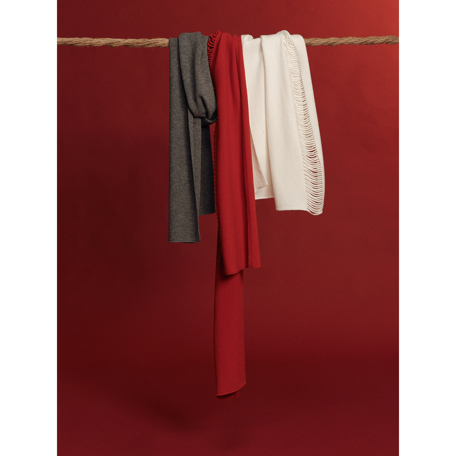 暖配件08InHug/镂空流苏围巾