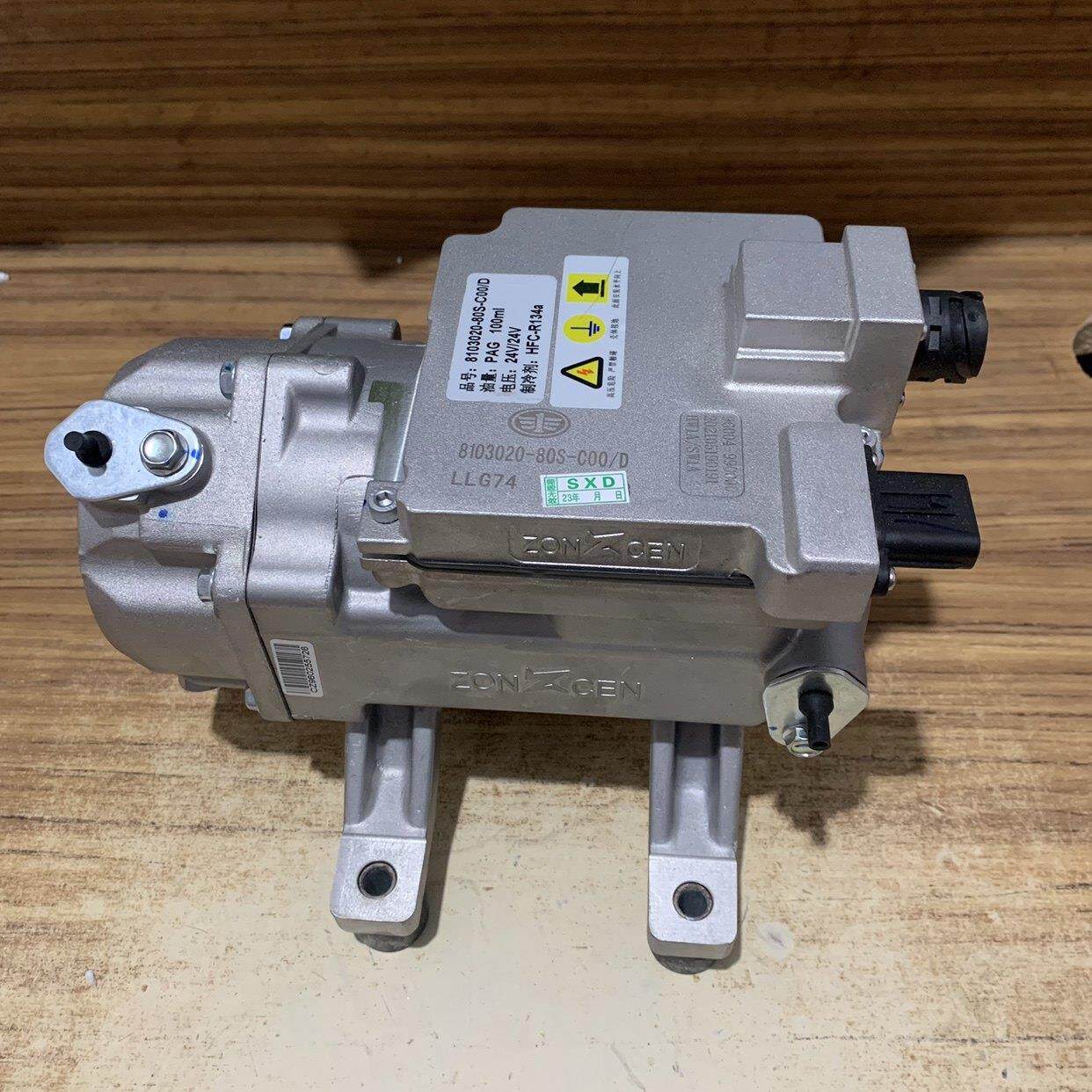 适用解放j6p南方版驻车空调电动压缩机总成 8103020-80s 原厂全新