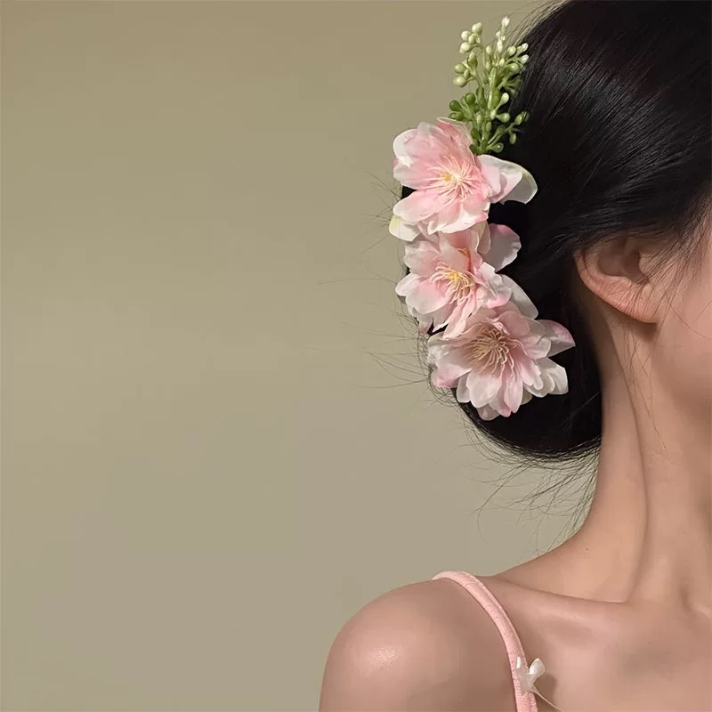 早春款粉色樱花花朵发梳氛围感盘发侧边丸子头簪花度假风温婉