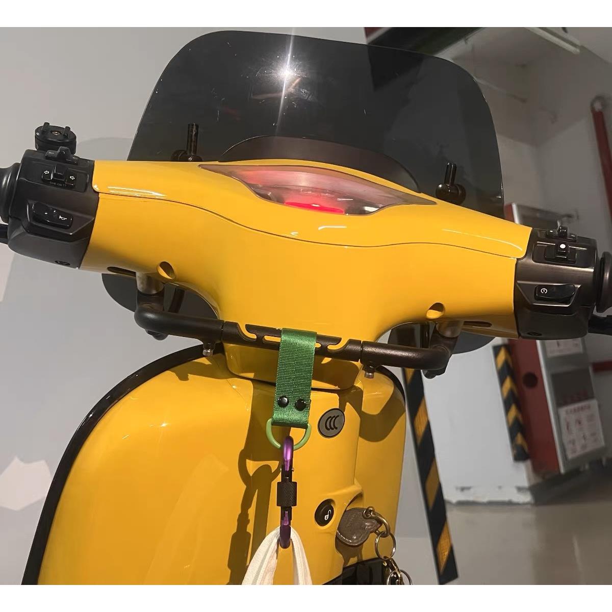 彩色装饰挂钩横杆 安全帽挂钩 机车横杆通用绑带 扶手挂钩