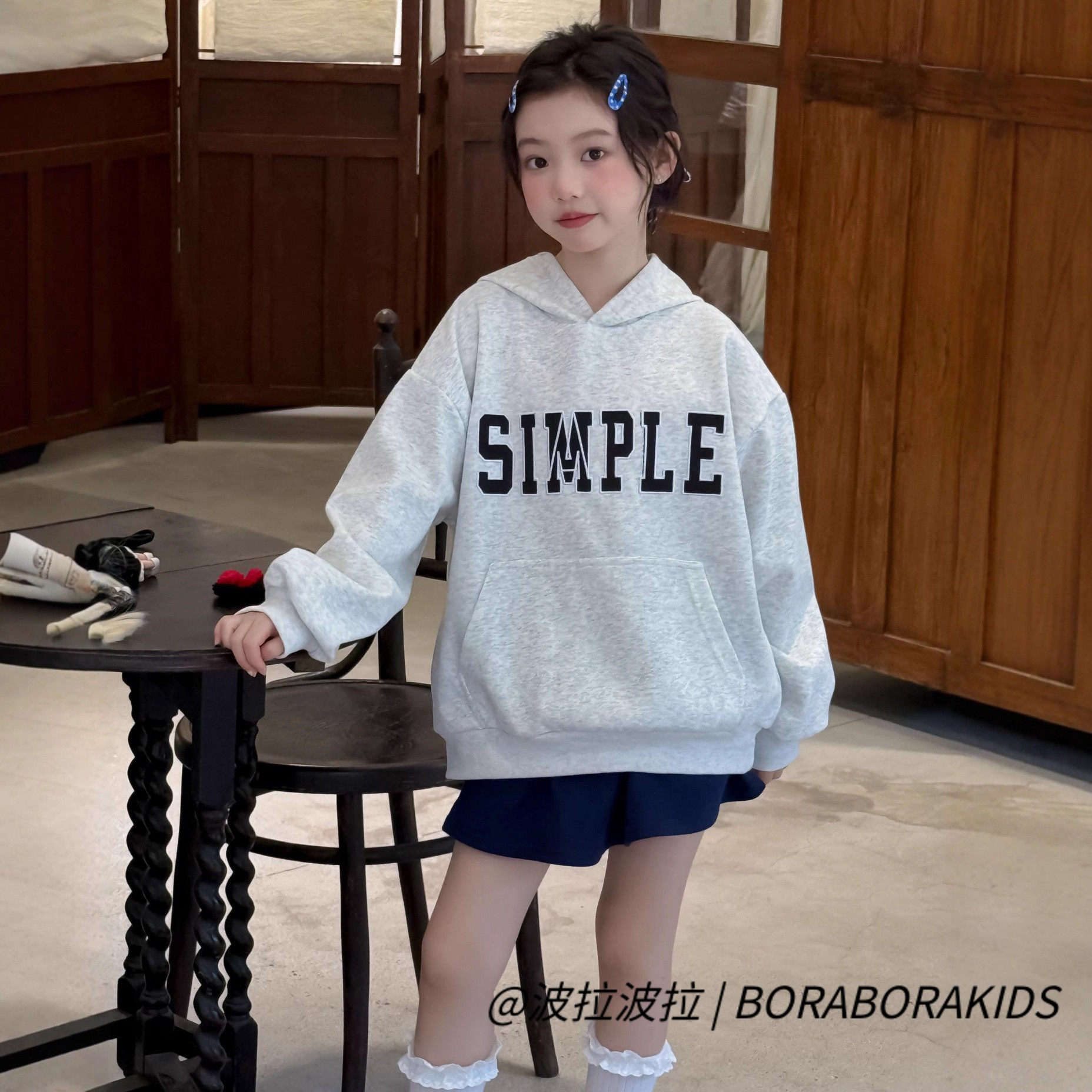 现货实体店儿童装2025秋青少年中大男孩女童字母绣花帽衫连帽卫衣