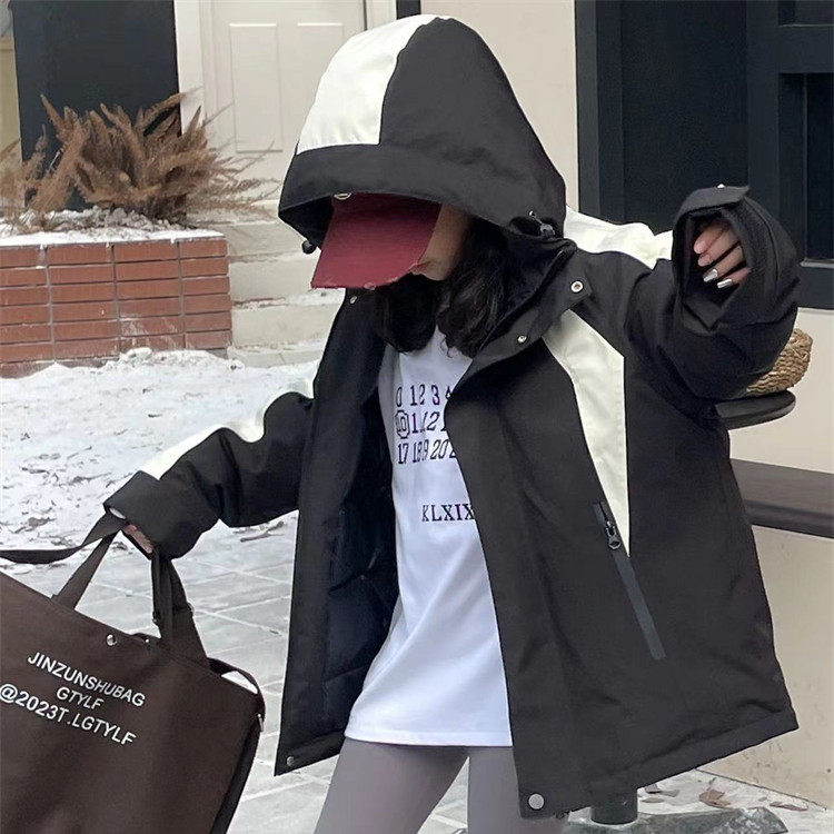 波拉反季特价女童冲锋衣外套羽绒服男中大童防水防风撞色连帽夹克