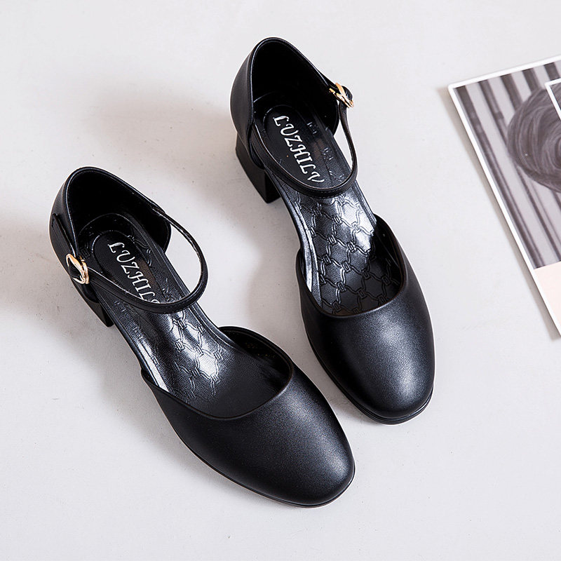 方头凉鞋女粗跟夏季包头中跟黑色高跟鞋女职业一字扣带中空女皮鞋