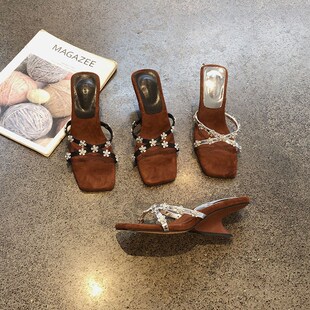 方头露趾高跟半拖鞋 绒面坡跟水钻交叉带气质凉拖女2025年夏季 新款