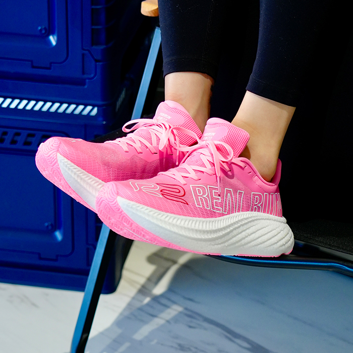 R2悠跑新款超轻缓震男透气跑鞋女