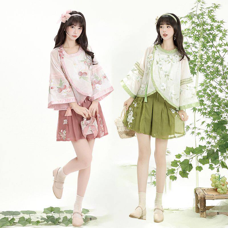 宋制圆领女重工刺绣汉服