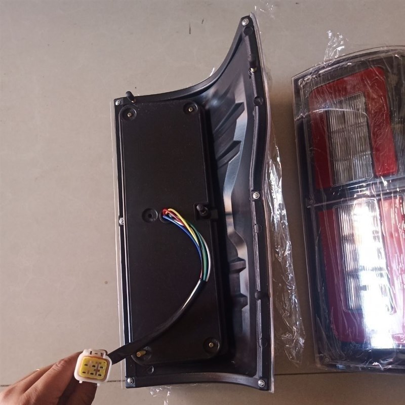 龙启盛雅达特鲁夫电动四轮车皮卡后尾灯新能源电动四轮车倒车灯