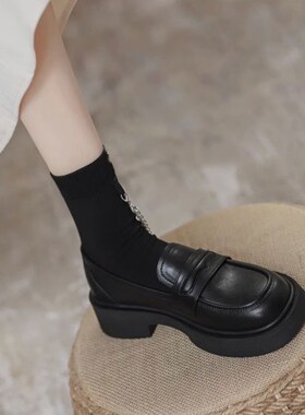 福鞋女2小24新款乐春秋17401季厚底0英伦风皮鞋一脚蹬黑色平底工