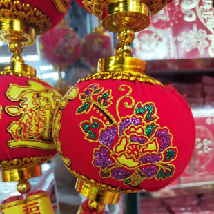 新年装饰挂件新款福字五连串灯笼挂饰元旦绒布福字小灯笼串球挂件