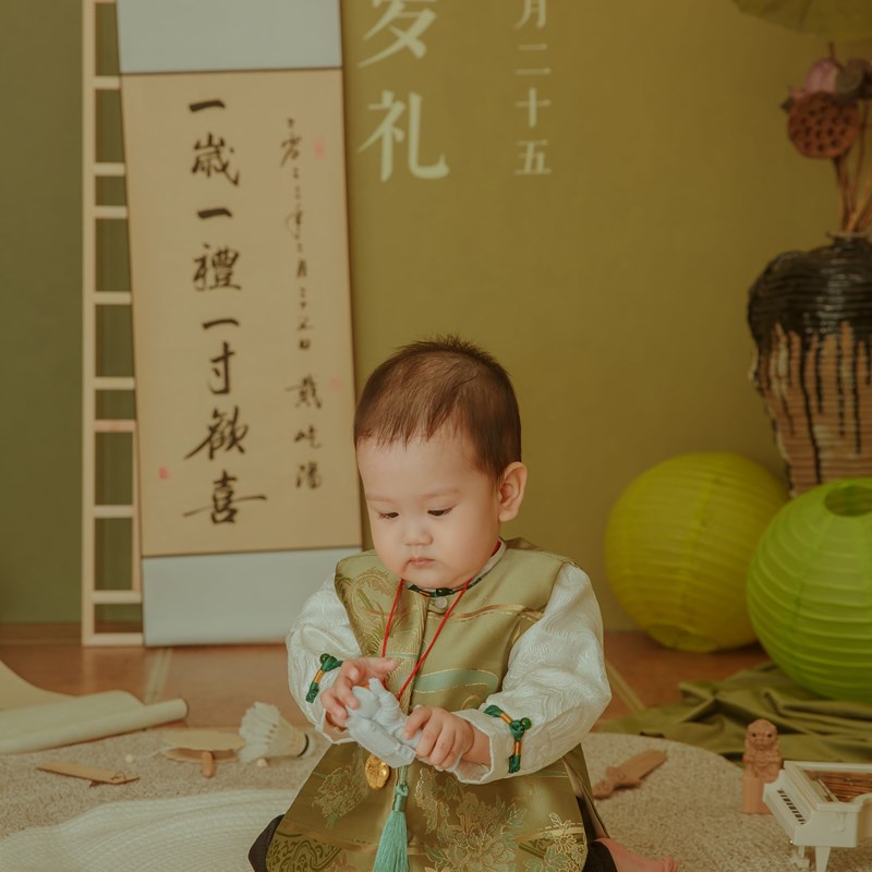 一周岁生日宴礼服男宝中式气质小众绿色男孩抓周衣服唐装冠衣春夏