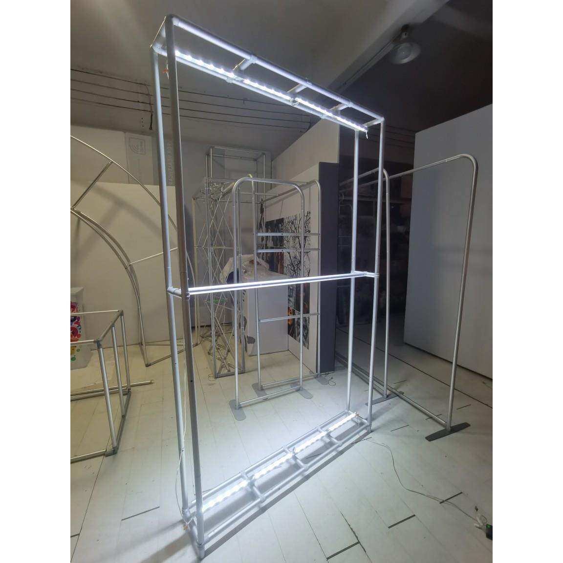 展位展示柜设计展台布置货架搭建便携式展架背景灯箱拉网快幕