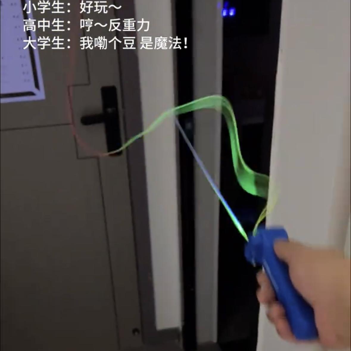 夜光玩具发光绳子发射器儿童益智飞天绳索电动小玩具反重力