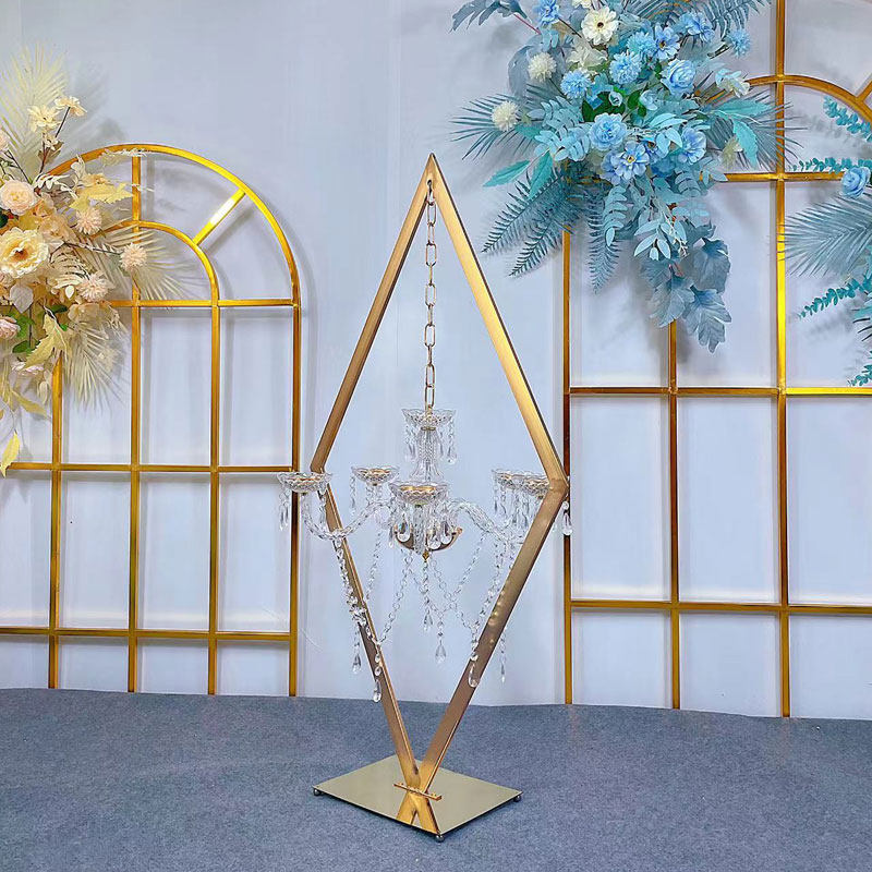 新款婚庆道具金属菱形架挂水晶吊饰烛台婚礼主桌台布置橱窗道具