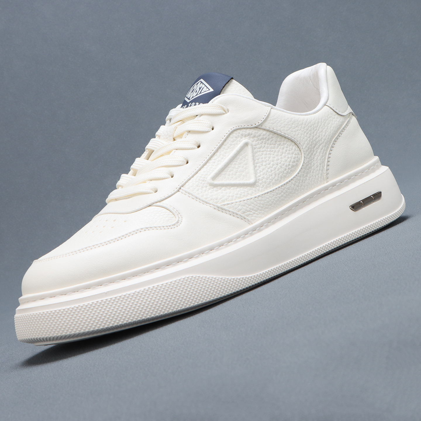 秋季厚底轻便男款休闲真皮小白鞋