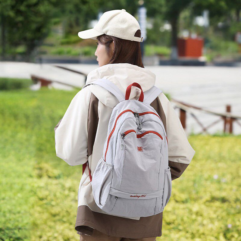 户外超轻旅行背包女款折叠轻薄轻便登山2024新款大容量旅游双肩包