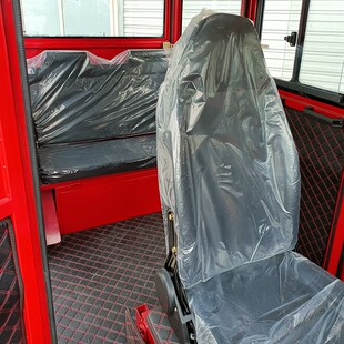 新品可上牌全封闭式电动三轮车老年人载客成人家用接送孩子客运车