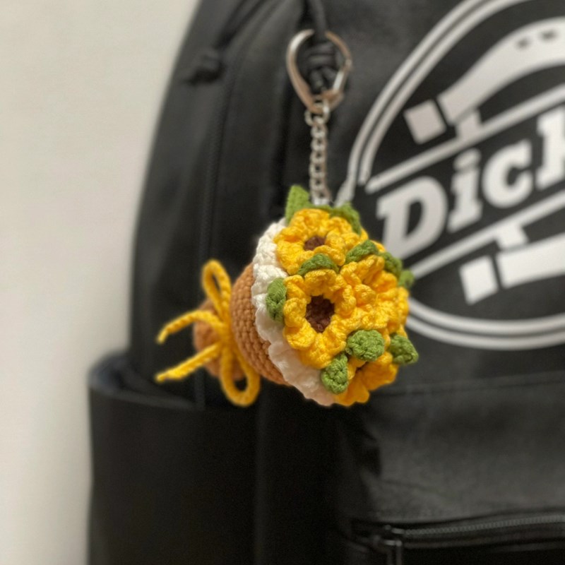 手工钩织迷你玫瑰手捧花束挂件DIY编织材料包小花束送节日礼物女