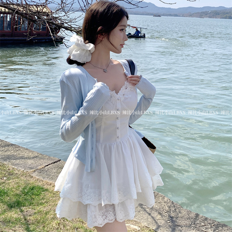 法式拼接花朵白色吊带连衣裙女夏季设计感修身纯欲收腰蛋糕短裙子