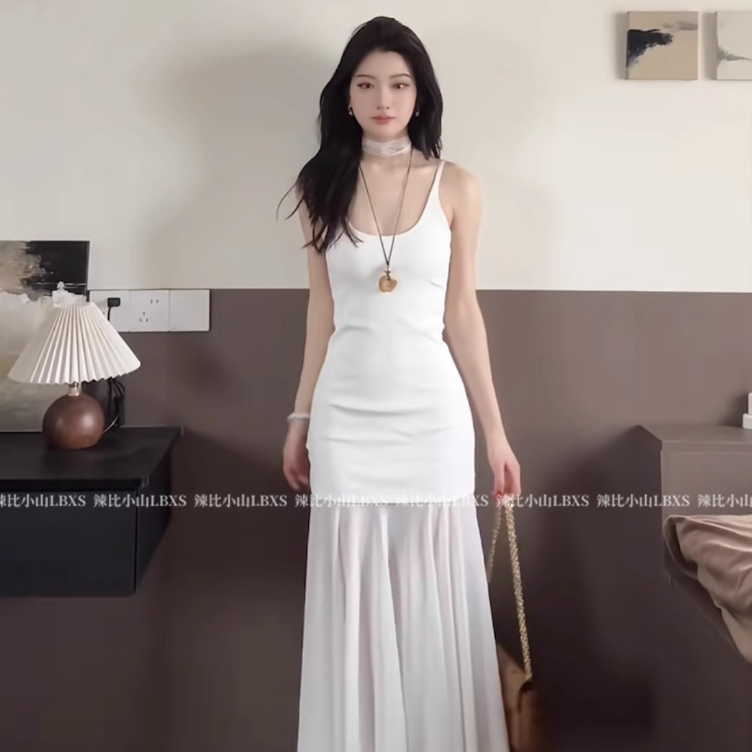 法式纯欲白色吊带连衣裙夏季海边度假风修身气质针织拼接网纱长裙