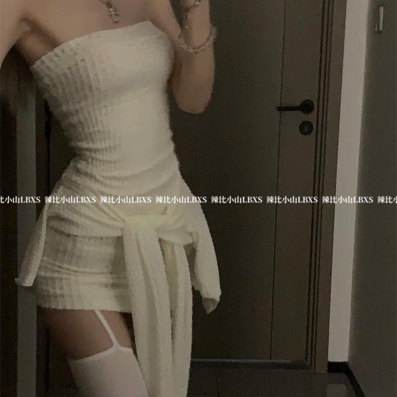 2024冬性感纯欲短款长袖针织开衫叠穿修身抹胸包臀连衣裙女两件套