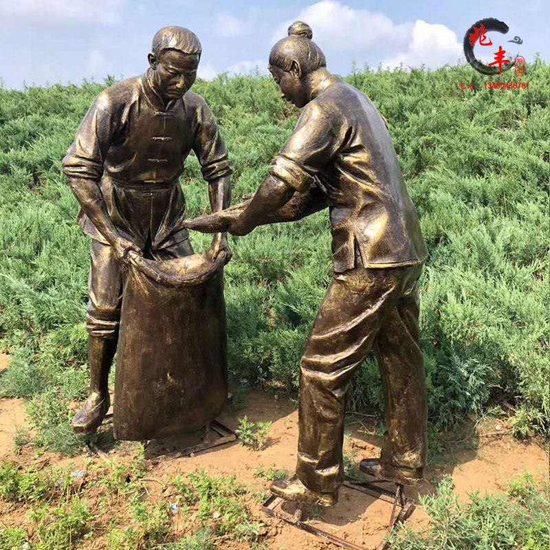 农耕文化仿铜像丰收装粮食劳作场景户外园林玻璃纤维民俗人物雕塑
