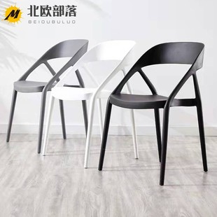 塑料椅子加厚简约休闲带扶手可叠放北欧风家用靠背舒适坐垫餐厅椅