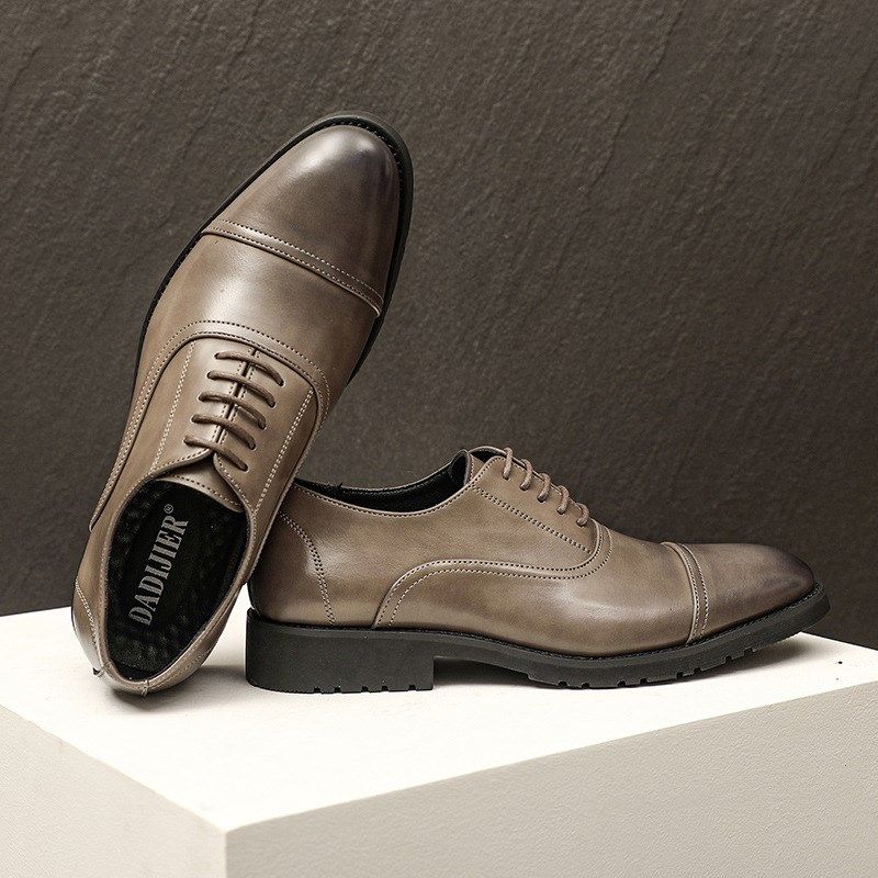 2025年新款男土时尚商务正装皮鞋黑色三接头牛津鞋潮流新郎结婚鞋