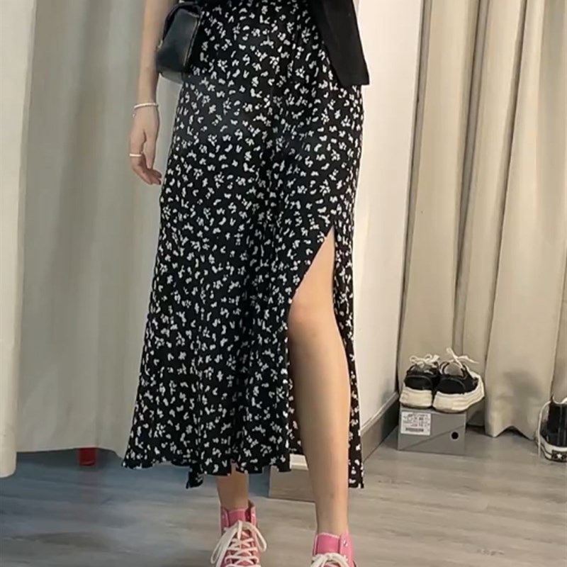 梨形身材a字半身裙大码胖mm夏季宽松遮肚子显瘦开叉碎花中长伞裙