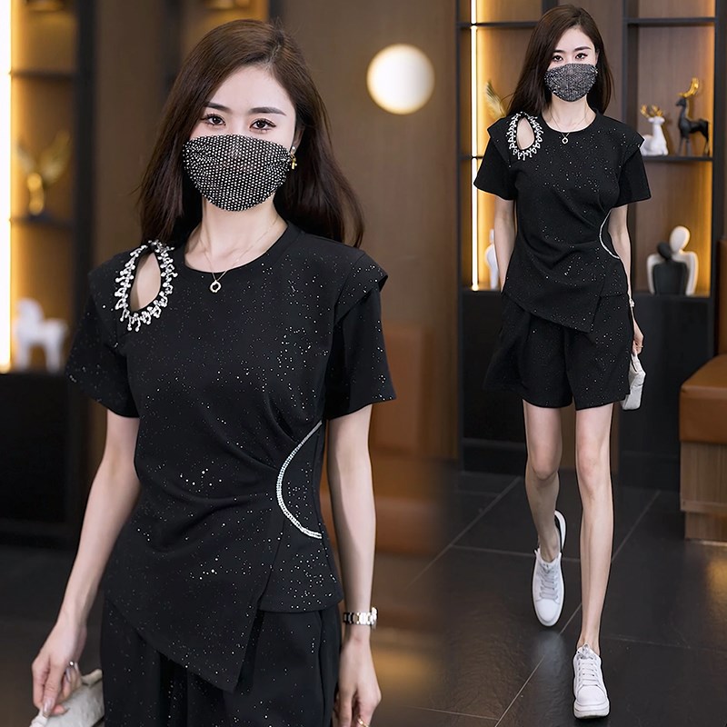 气质时尚短袖大码套装2024年夏季新款胖MM显瘦镂空镶钻上衣短裤女