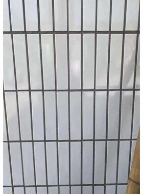 洗手间绿色砖老款平面修补维修小白砖白色条砖6x24瓷砖墙砖掉落