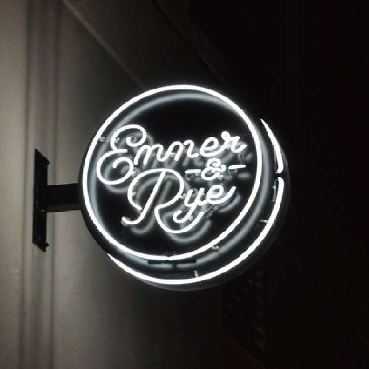 招牌霓虹灯招牌广告牌户外侧门头发光灯箱定制玻璃管霓虹灯字母