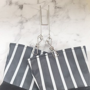 热销不锈钢收纳夹子吊柜柜门挂钩厨房手套收纳夹抹布海绵擦夹隔板