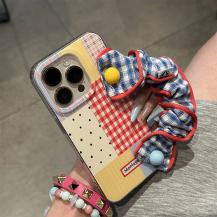 适用苹果17Pro手机壳iPhone16max小米15华为mate70pura80k60opporeno14荣耀300x200s20 拼接格纹腕带挂绳新款