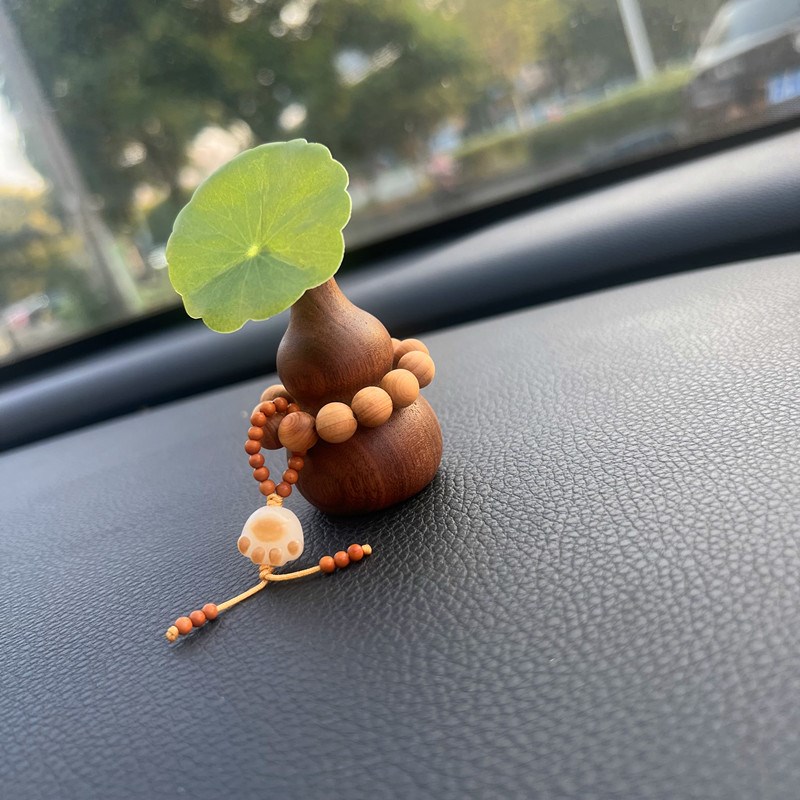 一路平安鹿汽车摆件2024新款车载香薰中控台高档车内装饰用品大全