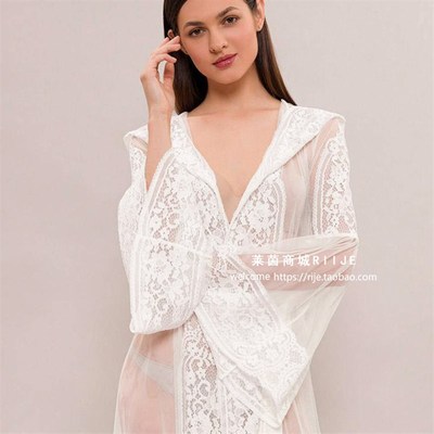 2020初春泰国巴厘岛连帽白色蕾丝裙旅游穿搭海南度假喇叭袖连衣裙