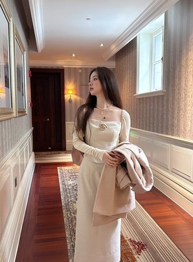 圣卡洛的晚秋 米驼色人字纹浪漫玫瑰针织拼接方领上衣长半裙套装