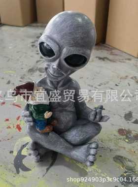 直销新款跨境新款外星人抱小矮人侏儒花园精灵摆件创意艺术设计庭
