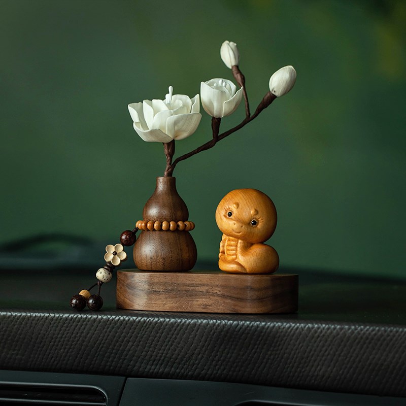 热销崖柏木雕十二生肖汽车车载装饰品香薰摆件牛虎兔龙蛇桌面摆件