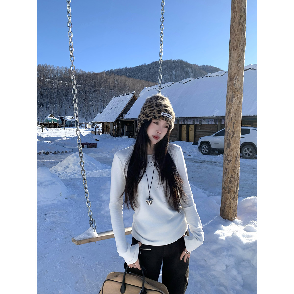 白色字母长袖t恤女2025新款加绒