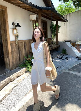 Joeyoo 巴黎花园 白色背心裙女夏V领度假风绣花无袖连衣裙