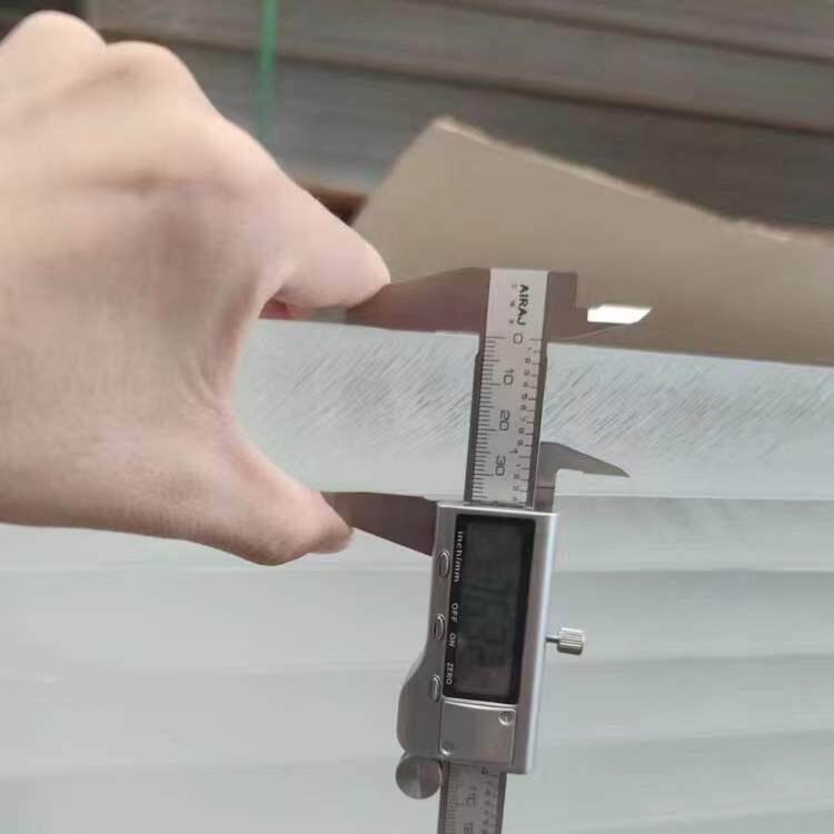 亚克力磨砂透光层板定制哑光有机玻璃厚板加工发光酒柜展示架隔板