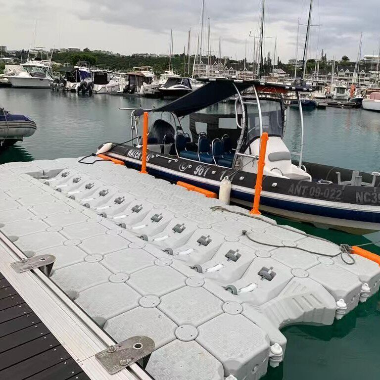 厂家直供塑料浮筒巡逻船码头海上冲浪浮桥游艇俱乐部码头建设
