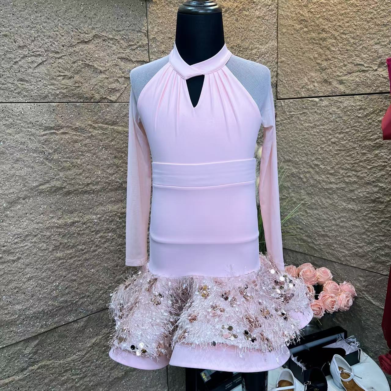 新品TOP亮片羽毛专业拉丁舞服