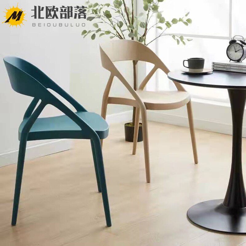 塑料椅子加厚简约休闲带扶手可叠放北欧风家用靠背舒适坐垫餐厅椅