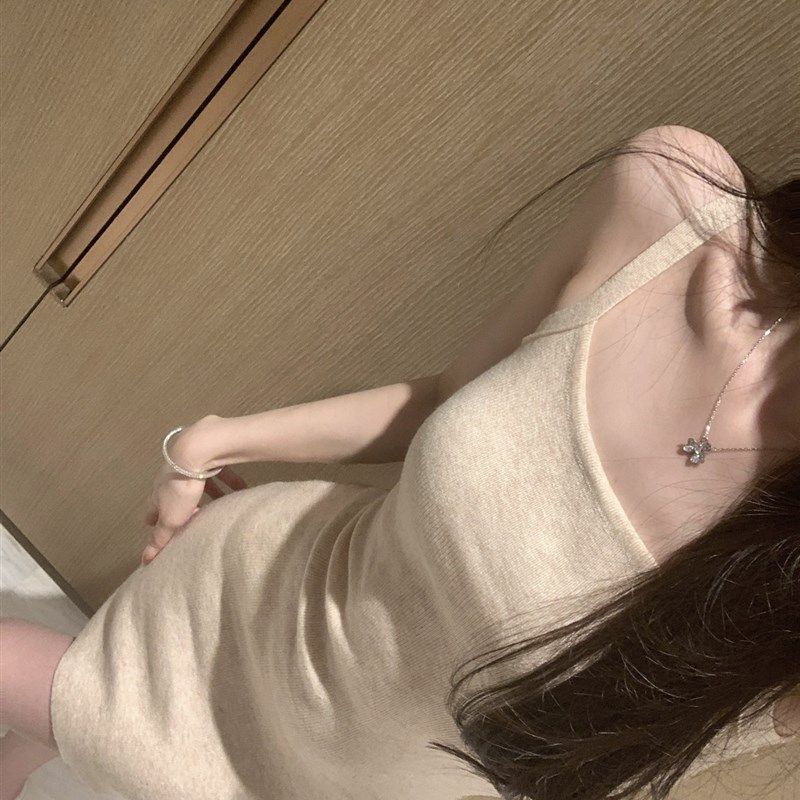 Yumeo钰 一口奶油~两色入温柔浅色系吊带紧身包臀针织裙连衣裙