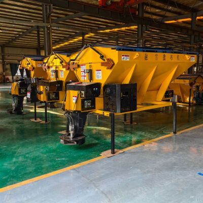 高速路面融雪撒盐撒布机 各种车型底盘都可挂  铺撒均匀 操作简单