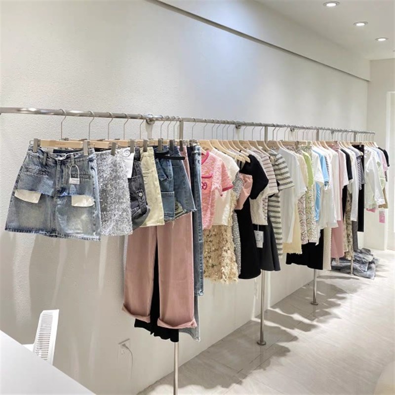 服装店不锈钢架展示架上墙壁挂侧挂入墙货架男女装墙上挂衣杆银色