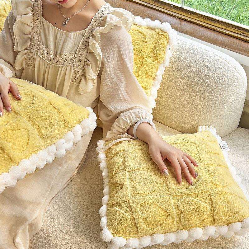 PGA冬季塔盖芙绒抱枕被毛球加厚功保抱枕被毯子可折叠暖办公室多